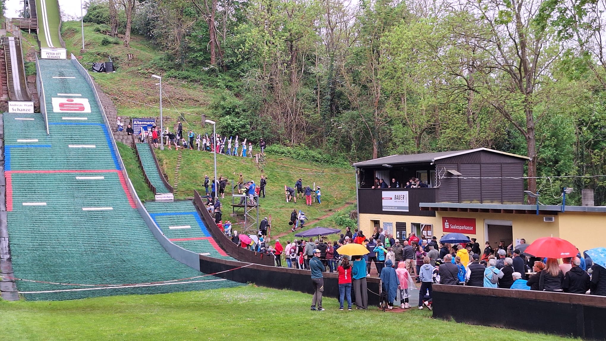 Feucht-fröhliches Baumblütespringen in Rothenburg [03.05.2025] 